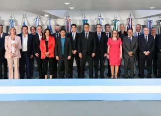 Massa se reunió con 19 gobernadores El ministro de Economía y candidato a presidente de Unión por la Patria (UP) se reunió con gobernadores y vices de 19 provincias, quienes le manifestaron su apoyo.