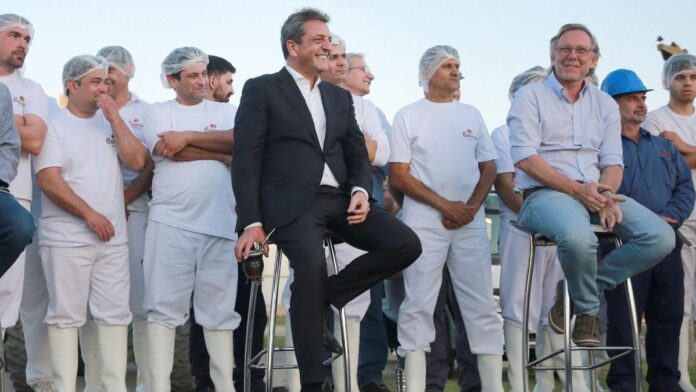 Massa junto a cooperativistas agroindustriales: "Es con el campo, nunca contra el campo"
