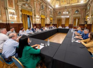 Achával, junto a intendentes del conurbano, se reunió con Kicillof Achával junto a intendentes del conurbano se reunió con Kicillof