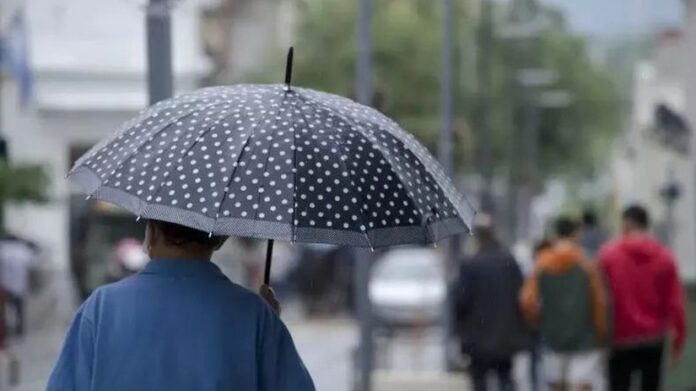 lluvia-la-platajpg El Servicio Meteorológico Nacional informa que hoy en Buenos Aires y el conurbano bonaerense se esperan tormentas aisladas y posibles precipitaciones hasta la tarde. El cielo estará mayormente nublado por la noche, con temperaturas que oscilarán entre 22 grados de mínima y 28 de máxima. Mañana, se prevé neblina matutina, cielo mayormente nublado hasta la tarde, posibles tormentas por la noche, con temperaturas entre 22 grados de mínima y 30 de máxima. El viernes se pronostican tormentas matutinas, cielo parcialmente nublado por la tarde, con temperaturas entre 22 grados de mínima y 29 de máxima.