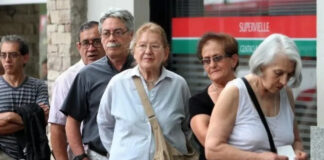 Por debajo de lo anunciado por Caputo y a la espera del bono, las jubilaciones subirán un 27,18% en marzo