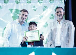 Achával acompañó a los estudiantes que recibieron las becas de Creciendo en Pilar