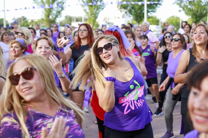 Cierre de la Semana de la Mujer 2 Deportes cerró la Semana de la Mujer con una fiesta violeta en el Corredor Aeróbico