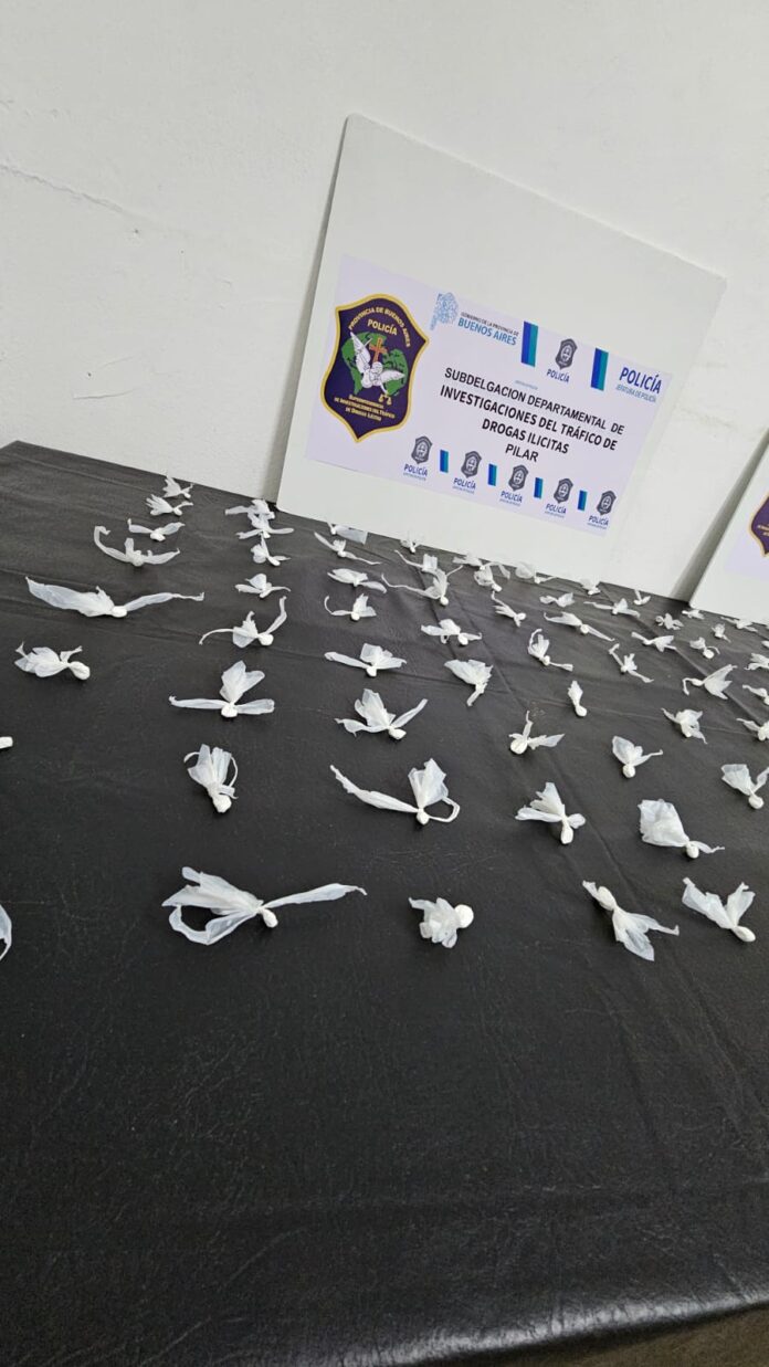 435059760_833205988840970_2433390608156815741_n Dealers detenidos con 90 dosis de cocaína secuestrada