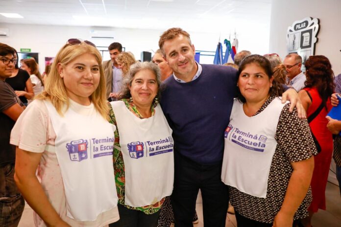 Achával puso en marcha el programa Terminá la Escuela