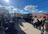 Parque Industrial: hubo acuerdo entre Ecolab y el Sindicato Químico de Pilar informamos que después de la lucha que se dió, el trabajo en equipo y la unión de todos los Trabajadores. Se logró una reunión con una persona con poder de decisión dentro de la firma y como resultado de la reunión la empresa se comprometió a pagar el 13 % de marzo, el 11% de abril y la diferencia del bono extraordinario. En consecuencia Los compañeros de Ecolab han decidido en asamblea levantar la Asamblea permanente y confiar en el compromiso de la empresa. Así mismo, el día de mañana el Ministerio de Trabajo de la Provincia de BS AS, convocó a ambas partes a una audiencia, allí se trataran los otros temas que requieran mayor diálogo y solución. Sergio González y los demás directivos del sindicato están muy conformes con poder solucionar el tema y si bien quedan más para resolver, lo importante es que los compañeros van a recibir su merecido aumento Paritario perteneciente al último tramo de las paritarias 2023-2024, el cual fue logrado desde el Sindicato Químico Pilar. Destacó también la buena predisposición de la empresa de trabajar en resolver. Señalo que hoy en día dónde se escuchan mensajes de odio, individualismo y mensajes en contra de los objetivos colectivos, quedó demostrado que la unidad del movimiento obrero es primordial para defender y conquistar derechos.