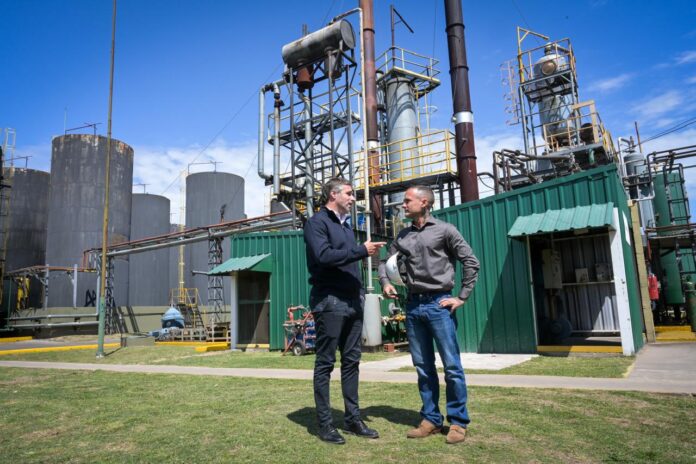 Achával recorrió las instalaciones de otra empresa en el Parque Industrial de Pilar