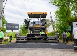 Achával recorrió los trabajos de asfaltos en Villa Rosa Achával recorrió los trabajos de asfaltos en Villa Rosa