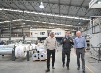 Achával recorrió una nueva fábrica en el Parque Industrial de Pilar Achával recorrió una nueva fábrica en el Parque Industrial de Pilar