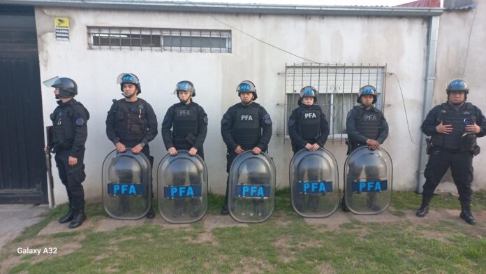 Desmantelan un punto de venta de drogas en Presidente Derqui tras un operativo encubierto Desmantelan un punto de venta de drogas en Presidente Derqui tras un operativo encubierto