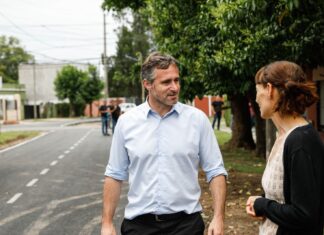 Achával recorrió con los vecinos los nuevos asfaltos de Del Viso Achával recorrió con los vecinos los nuevos asfaltos de Del Viso