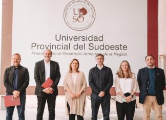 Achával recorrió el puerto de Bahía Blanca y la Universidad del Sudoeste Achával recorrió el puerto de Bahía Blanca y la Universidad del Sudoeste