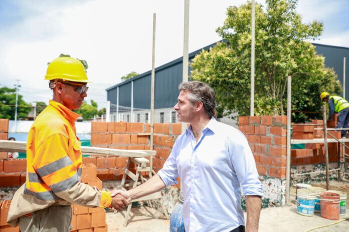 Achával recorrió las obras de ampliación de los clubes municipales de Del viso y Luchetti