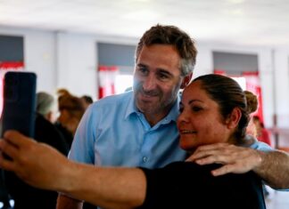 Achával compartió un encuentro con mujeres del programa María Romero Al respecto, el jefe comunal destacó: "En los momentos difíciles, son ellas las que están presentes para acompañar a quienes más lo necesitan. Nos encontramos con las mujeres del programa María Romero, quienes desde sus merenderos, comedores y espacios comunitarios hacen un trabajo admirable que permite llegar a todas las familias. Gracias por poner el cuerpo y el corazón para construir un Pilar más justo, solidario e inclusivo”.