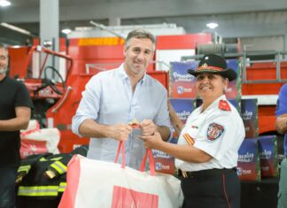 Achával agradeció a los Bomberos Voluntarios por su labor Achával agradeció a los Bomberos Voluntarios por su labor