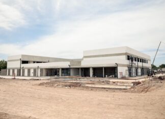 Achával recorrió la obra del Polo Educativo de Villa Luján Achával recorrió la obra del Polo Educativo de Villa Luján