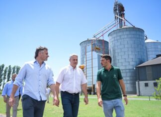 Achával recorrió los distritos de Junín y Chacabuco en el corredor de la ruta 7 Achával recorrió los distritos de Junín y Chacabuco en el corredor de la ruta 7