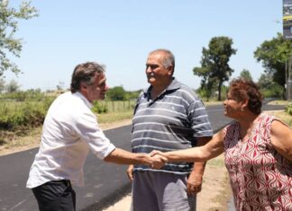 Achával recorrió las nuevas obras de asfalto de Fátima De esta forma, el Municipio continua trabajando para mejorar las calles en cada uno de los barrios y localidades de Pilar.