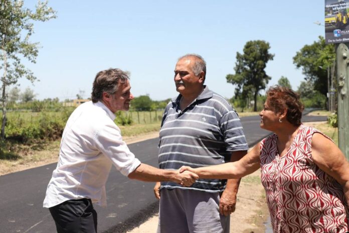 De esta forma, el Municipio continua trabajando para mejorar las calles en cada uno de los barrios y localidades de Pilar.