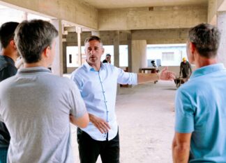 Achával recorrió la obra de la Secundaria N° 25 de Pinazo Achával recorrió la obra de la Secundaria N° 25 de Pinazo
