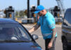 Operativo Sol: detectan 202 infracciones y 33 casos de alcoholemia positiva A su vez, en las principales terminales de ómnibus y rutas, las y los agentes de Fiscalización del Transporte verificaron el estado de las unidades y el cumplimiento de la documentación habilitante para circular en los servicios de transporte público automotor y fluvial de pasajeros. En las inspecciones se constató las condiciones de las unidades, se verificó el seguro, habilitación al día, y requerimiento de toda la documentación necesaria para brindar servicio. Al mismo tiempo, para preservar el buen estado de la cinta asfáltica y evitar el deterioro que facilite siniestros viales, se llevaron adelante controles de cargas en camiones. Vale señalar que, los vehículos que transportan sustancias sobre su peso permitido presentan una grave amenaza a la seguridad vial ya que no doblan ni frenan de la manera correcta y traccionan sobre el asfalto rompiéndolo.