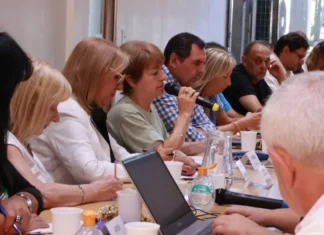 Docentes y estatales bonaerenses solicitaron reapertura de paritarias Docentes y estatales bonaerenses solicitaron reapertura de paritarias