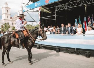 Achával encabezó el desfile tradicional por el Tratado del Pilar Achával encabezó el desfile tradicional por el Tratado del Pilar