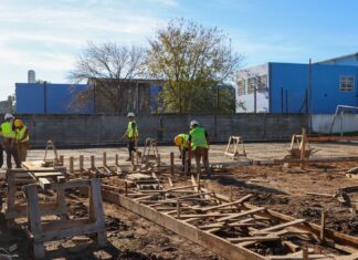 Achával recorrió la obra de la nueva plaza de Toro, en Derqui Achával recorrió la obra de la nueva plaza de Toro, en Derqui