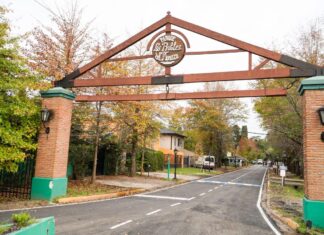 Achával recorrió los nuevos asfaltos del barrio Robles del Monarca Achával recorrió los nuevos asfaltos del barrio Robles del Monarca
