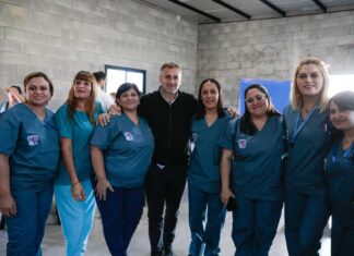 Achával reconoció a los enfermeros de Pilar en su día Achával reconoció a los enfermeros de Pilar en su día