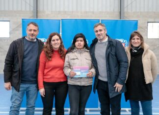 Achával acompañó una nueva entrega del Pase Libre Multimodal para vecinos con discapacidad Achával acompañó una nueva entrega del Pase Libre Multimodal para vecinos con discapacidad