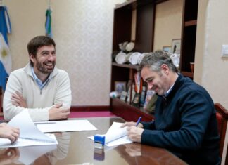Achával visitó el Municipio de Mercedes y se reunió con Ustarroz Achával visitó el Municipio de Mercedes y se reunió con Ustarroz