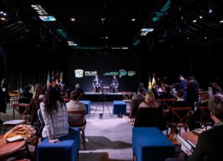 Achával encabezó la Ronda Internacional de Negocios en Pilar Durante el acto de apertura, Achával destacó: "Creemos que el trabajo articulado entre el Estado y el sector industrial y productivo es fundamental para generar más trabajo, que es nuestra prioridad. Por eso hoy estamos acá, dialogando sobre lo importante que es tender puentes, generar oportunidades y defender la producción nacional". La actividad reafirma el compromiso del municipio con el desarrollo productivo del distrito y con el fortalecimiento de todo el entramado industrial. “Mientras el Estado Nacional se retira, nosotros seguimos poniendo la mirada en la generación de trabajo, el consumo interno y la posibilidad de que nuestras industrias exporten”, agregó el jefe comunal. En la jornada estuvo presente la secretaria General, Soledad Peralta, entre otros funcionarios municipales. "Cuando crece el trabajo, crecen las oportunidades, y es por eso que vamos a seguir defendiendo la idea de una Argentina y una Provincia productivas" remarcó Achával.