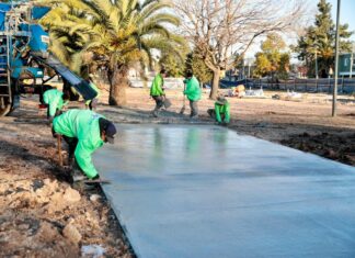 Achával recorrió la nueva obra de la plaza de Los Cachorros Achával recorrió la nueva obra de la plaza de Los Cachorros