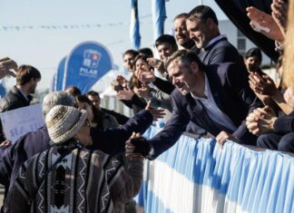 Achával celebró el Día de la Independencia con los vecinos en Villa Astolfi Achával celebró el Día de la Independencia con los vecinos en Villa Astolfi