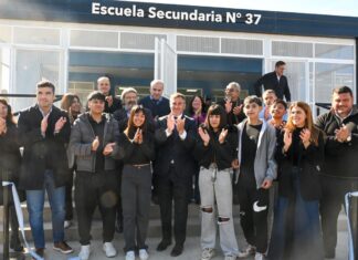 Achával y Peralta inauguraron la Secundaria N°37 en Lagomarsino Achával y Peralta inauguraron la Secundaria N°37 en Lagomarsino