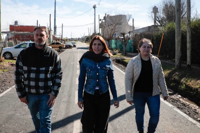 Soledad Peralta recorrió los nuevos asfaltos de Derqui