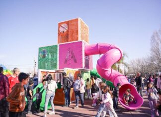 Federico Achával y Soledad Peralta inauguraron la nueva Plaza de Peruzzotti Federico Achával y Soledad Peralta inauguraron la nueva Plaza de Peruzzotti