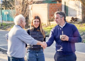 Soledad Peralta recorrió los nuevos asfaltos de Alberti junto a Achával Soledad Peralta recorrió los nuevos asfaltos de Alberti junto a Achával