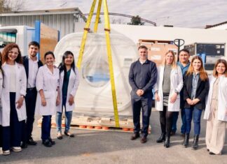 Achával recibió, junto a Peralta, el nuevo tomógrafo del Hospital Falcón Durante la recorrida, Achával señaló: “Nos llena de alegria poder seguir fortaleciendo y mejorando este hospital que cuida la vida de los chicos y chicas de Pilar. La salud es un derecho, por eso seguimos incorporando nuevo equipamiento para el Hospital Falcón” Asimismo, Peralta destacó: “En Pilar transformamos el acceso a la salud pública. Nos llena el corazón ver que el Hospital Falcón, tan importante para el distrito, hoy cuenta con este nuevo tomógrafo". “Seguimos trabajando para transformar la salud en cada uno de nuestros barrios y localidades”, cerró el jefe comunal.