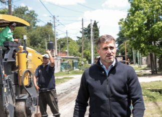 Achával recorrió la obra de repavimentación de William Morris Achával recorrió la obra de repavimentación de William Morris
