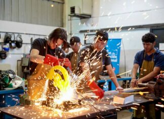 Achával compartió un encuentro con los estudiantes del Centro Municipal de Formación Profesional Achával compartió un encuentro con los estudiantes del Centro Municipal de Formación Profesional