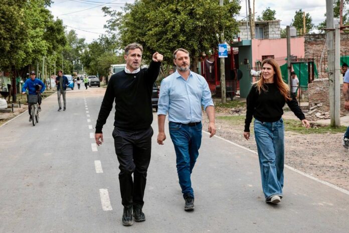 Achával recorrió las obras que están transformando Manuel Alberti