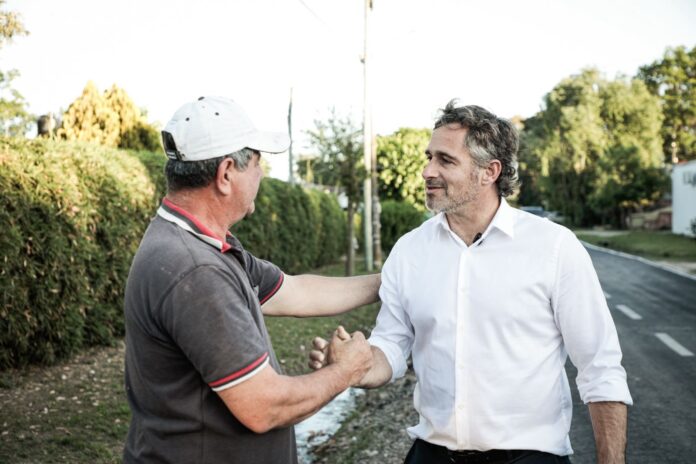 manzana Achával recorrió los nuevos asfaltos de Manzanares
