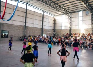 Achával acompañó el cierre de año de los talleres culturales del Club Alberti Achával acompañó el cierre de año de los talleres culturales del Club Alberti