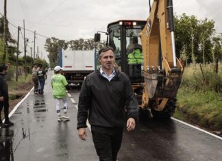 Achával recorrió los nuevos asfaltos de Rivera Villate en Derqui Achával recorrió los nuevos asfaltos de Rivera Villate en Derqui