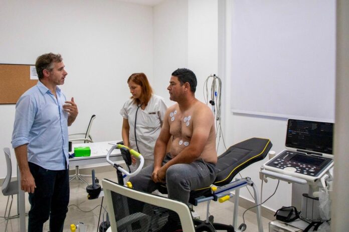 WhatsApp Image 2025-12-10 at 18.45.25 Achával recorrió el Centro Cardiovascular que cuida el corazón de los vecinos en el HCP