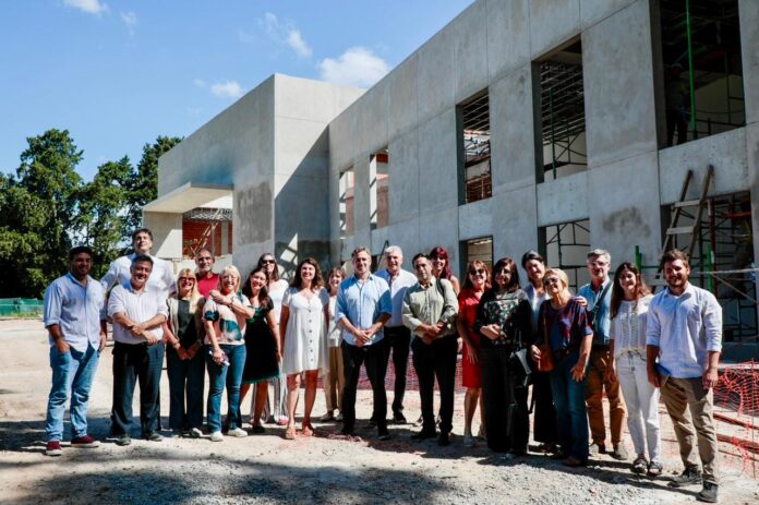 Achával recorrió la obra de la Universidad de Pilar junto al Consejo Superior