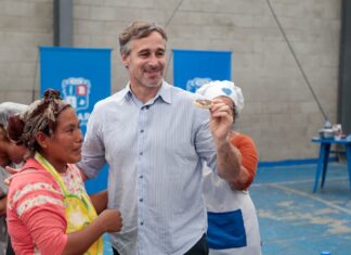 Achával acompañó el cierre del taller de panadería en el Club Lagomarsino Achával acompañó el cierre del taller de panadería en el Club Lagomarsino