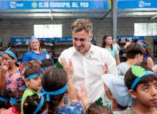 Achával visitó a los chicos de las Escuelas Abiertas en Verano en el Club Del Viso Achával visitó a los chicos de las Escuelas Abiertas en Verano en el Club Del Viso